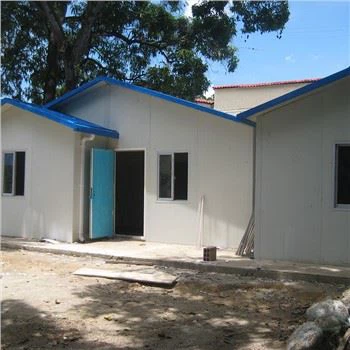 Úsporný sendvičový panelový dom